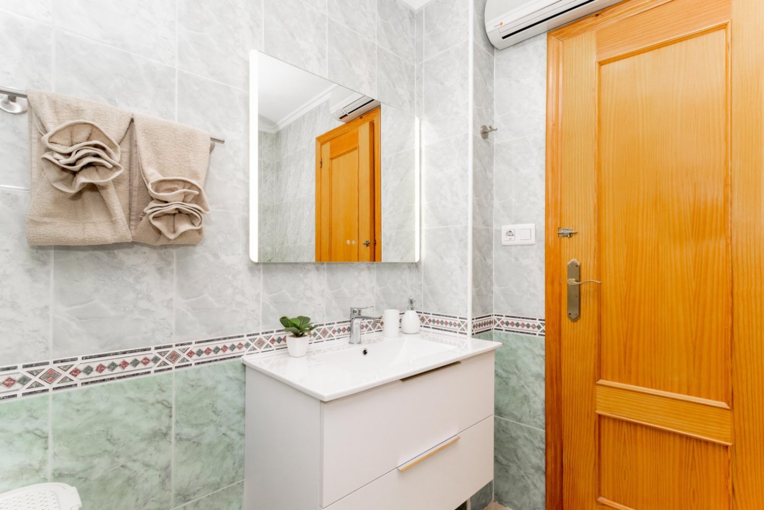 2 Schlafzimmer Wohnung in Torrevieja, Spain, Nr. 286432