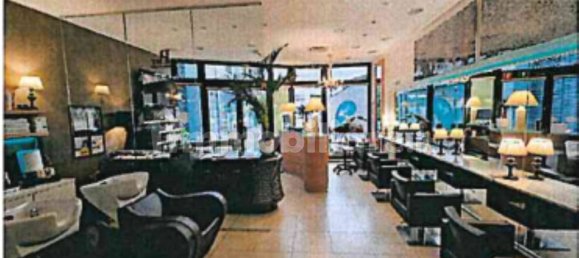 Propiedad comercial de 5 habitaciónes en Udine, Italy No. 296300 4