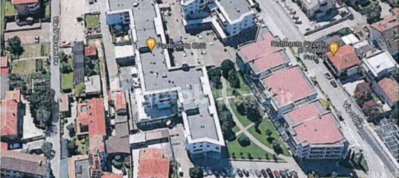 Propiedad comercial de 5 habitaciónes en Udine, Italy No. 296300 3