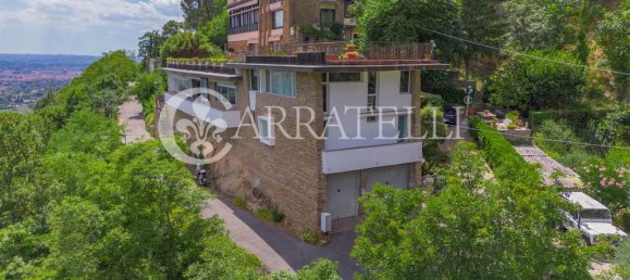 4 bedrooms Apartment in Florence, Italy No. 302704 13