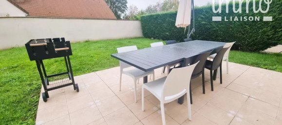 Casa de 4 dormitorios en Mont-pres-Chambord, France No. 220531 3