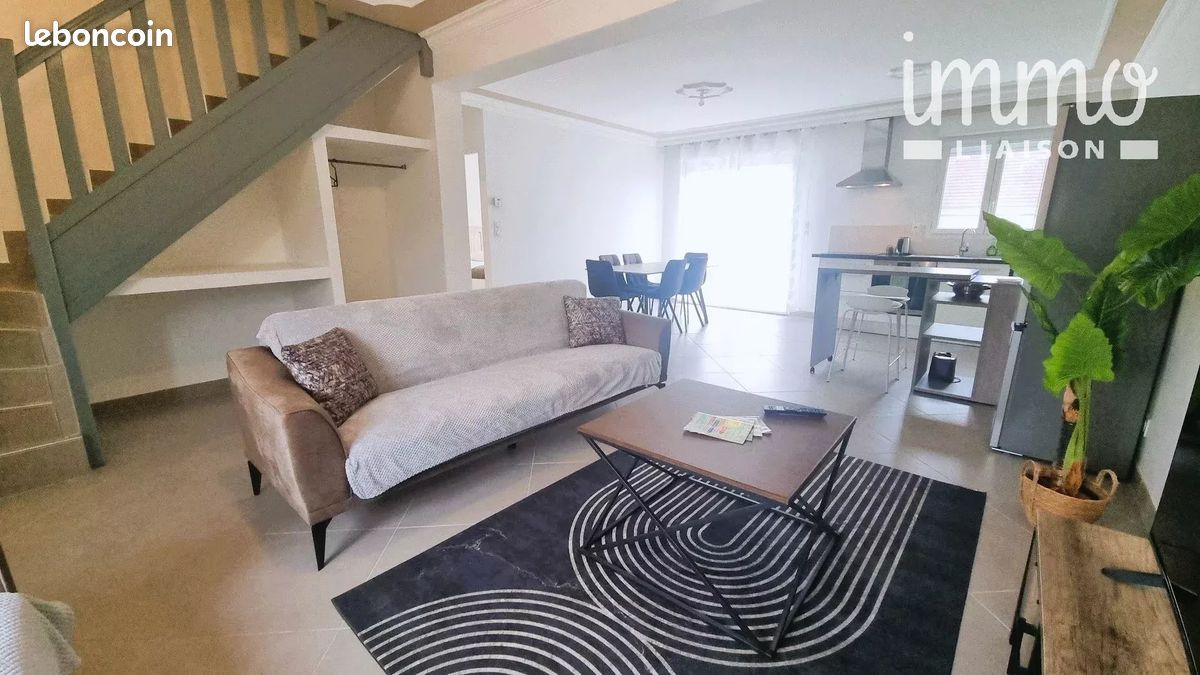 Casa de 4 dormitorios en Mont-pres-Chambord, France No. 220531