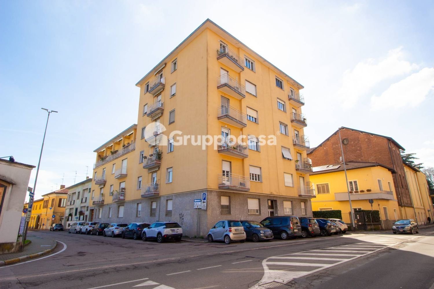 3 rooms Apartment in Magenta, Italy No. 15231
