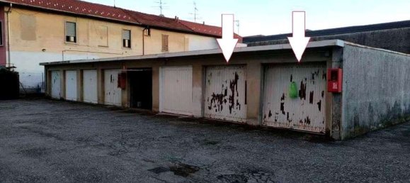 6 rooms Apartment in Cardano al Campo, Italy No. 3174 14