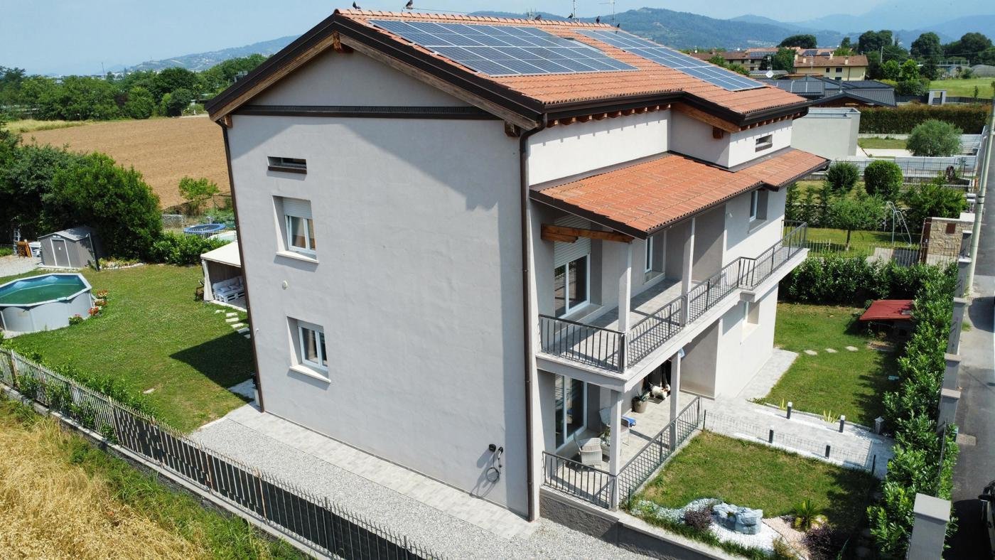 5 bedrooms Villa in Palazzolo sull'Oglio, Italy No. 266196