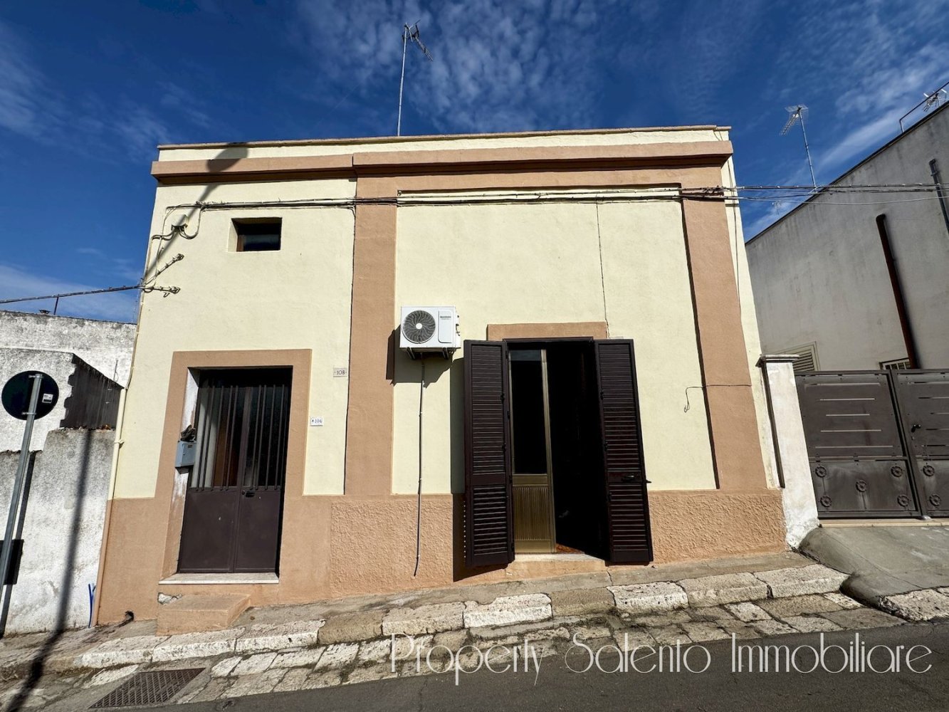 5 bedrooms House in Ugento, Italy No. 390919