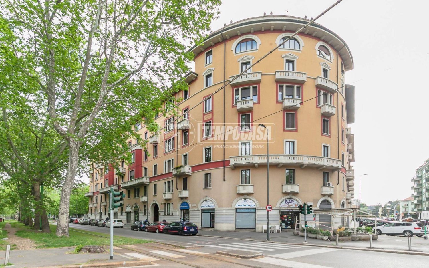 2 bedrooms Apartment in Milan, Italy No. 292632