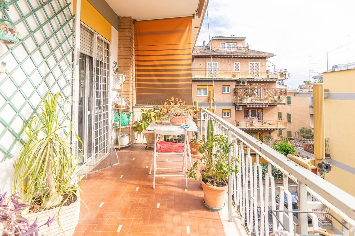 2 bedrooms Apartment in Rome, Italy No. 162653