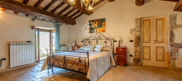 9 rooms House in Campello sul Clitunno, Italy No. 178549 25