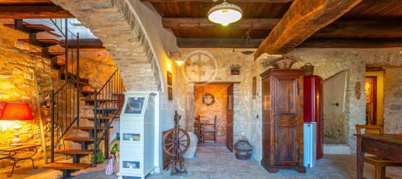 9 rooms House in Campello sul Clitunno, Italy No. 178549 20