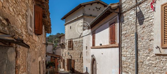 9 rooms House in Campello sul Clitunno, Italy No. 178549 3