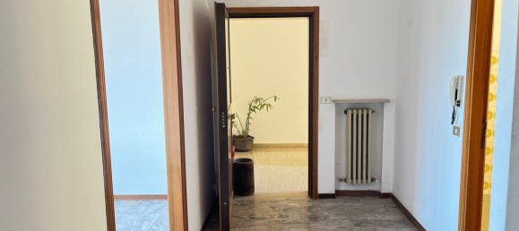 Квартира с 6 комнатами в Пезаро, Италия № 276642 2