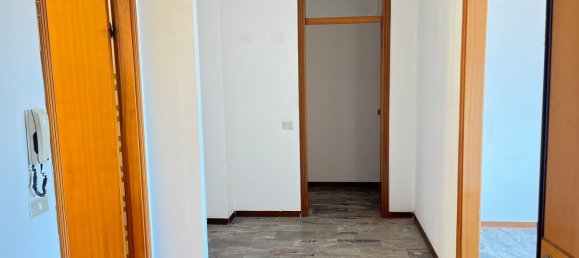 Квартира с 6 комнатами в Пезаро, Италия № 276642 3