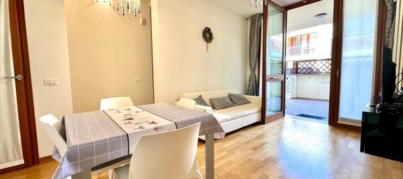 2 bedrooms Apartment in Florence, Italy No. 353119 4