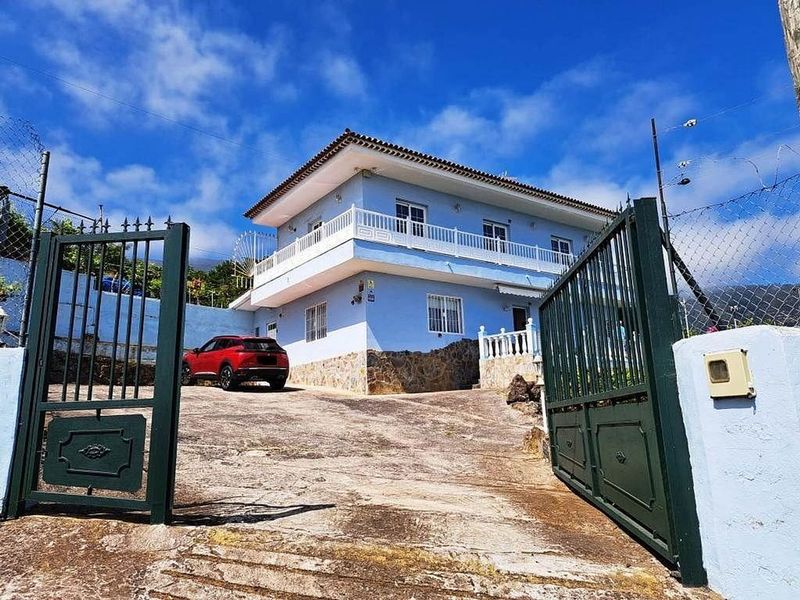 3 bedrooms House in Los Realejos, Spain No. 240353