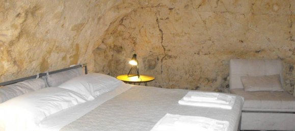 Квартира с 4 комнатами в Матера, Италия № 72882 9