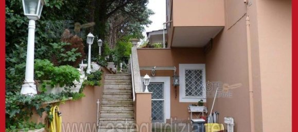 5 bedrooms Apartment in Rome, Italy No. 330859 18