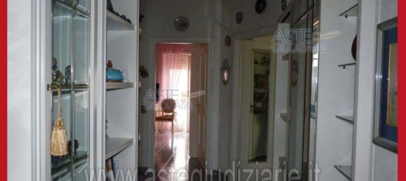 5 bedrooms Apartment in Rome, Italy No. 330859 6