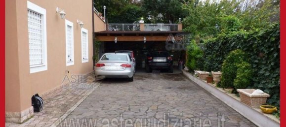 5 bedrooms Apartment in Rome, Italy No. 330859 12