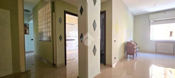 3 rooms Apartment in Naples, Italy No. 31595 2