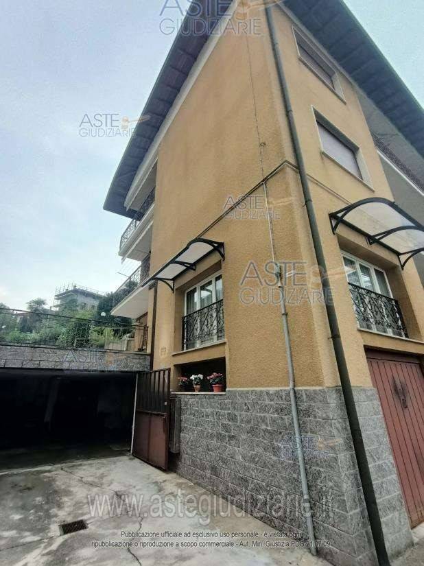 5 rooms House in Besozzo, Italy No. 93901