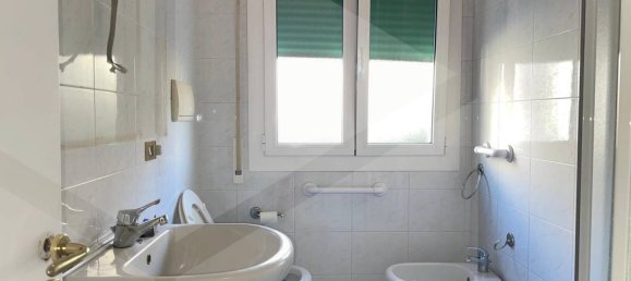 4 rooms Apartment in Bologna, Italy No. 21065 12