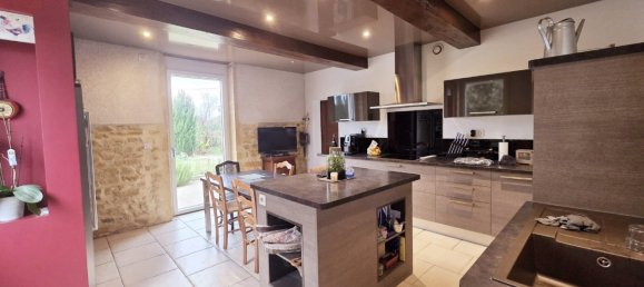 3 bedrooms House in Pouilly-sous-Charlieu, France No. 195785 3