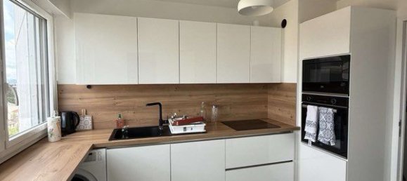 2 bedrooms Apartment in Saint-Etienne, France No. 322446 2