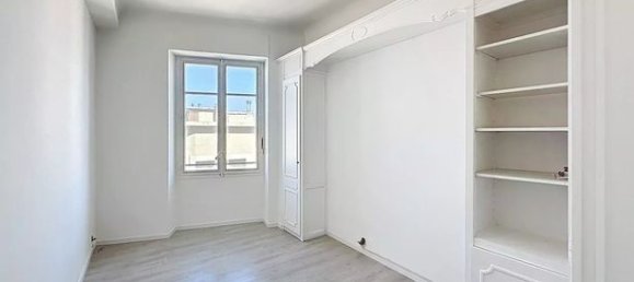 Apartamento de 2 dormitorios en Marseille, France No. 310930 5