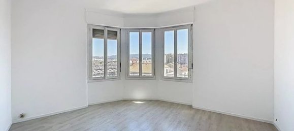 Apartamento de 2 dormitorios en Marseille, France No. 310930 2