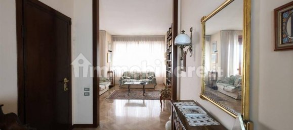 Apartamento de 3 dormitorios en Monza, Italy No. 237950 2