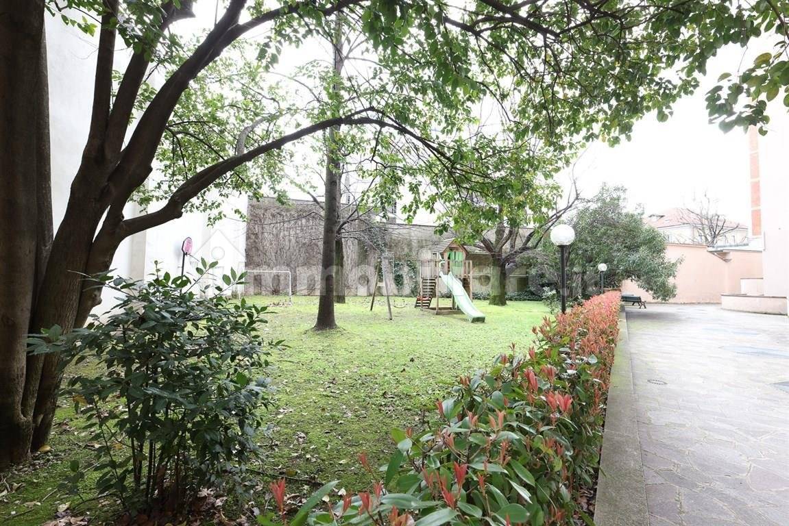 Apartamento de 3 dormitorios en Monza, Italy No. 237950