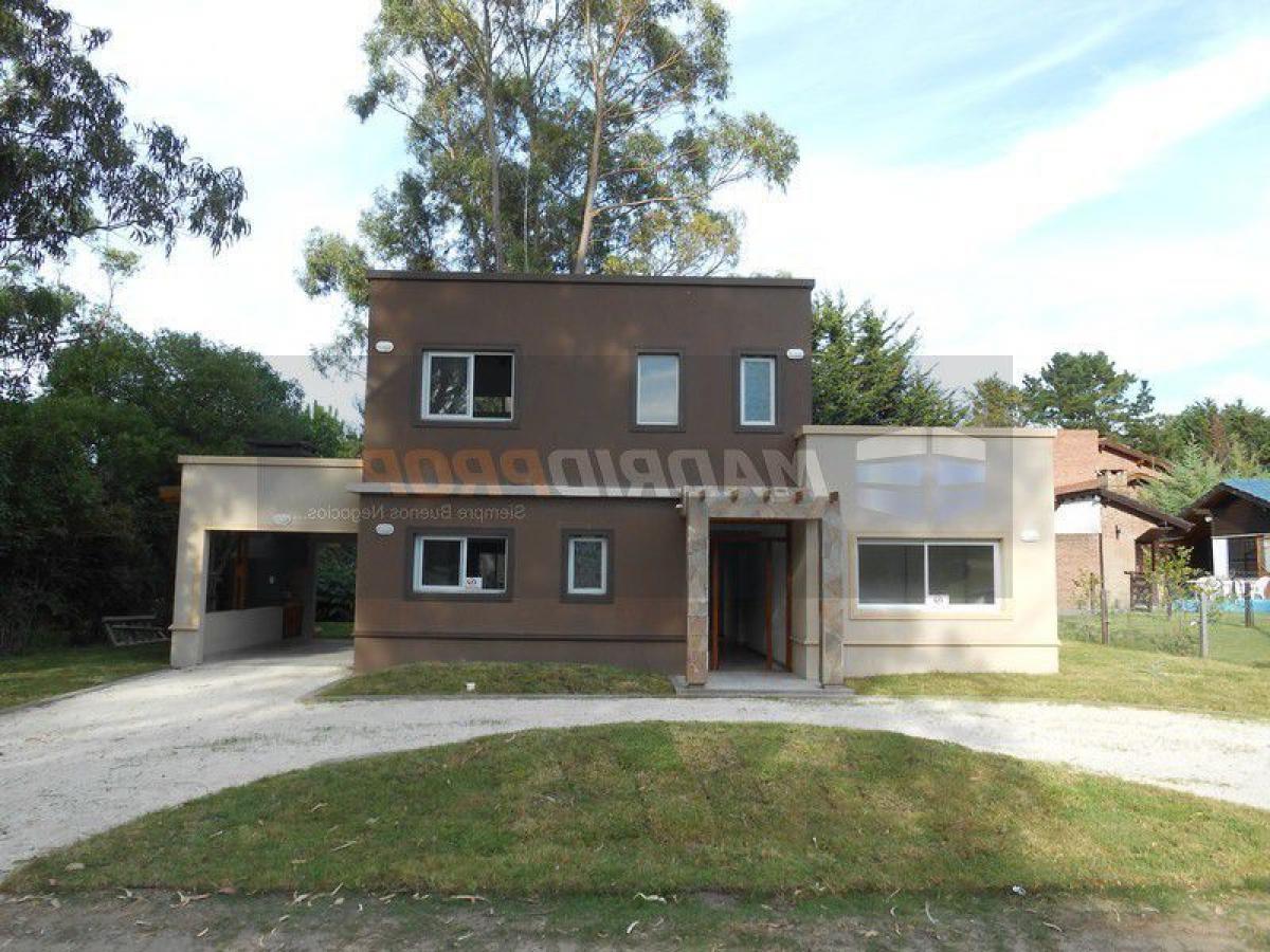 4 bedrooms House in Mar del Plata, Argentina No. 71016