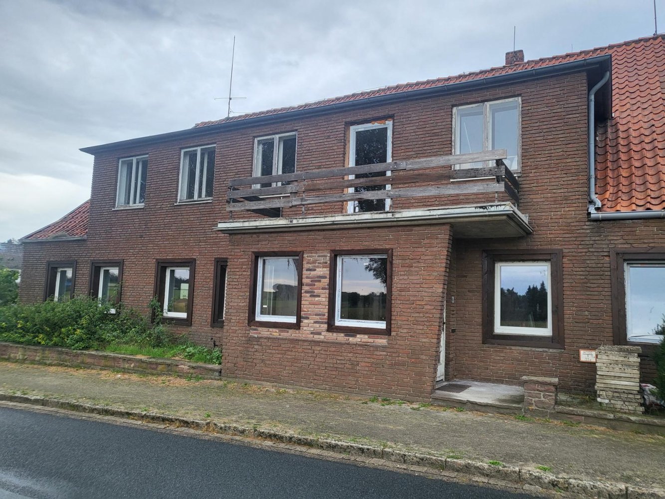 Propiedad comercial de 7 habitaciónes en Uelzen, Germany No. 149352