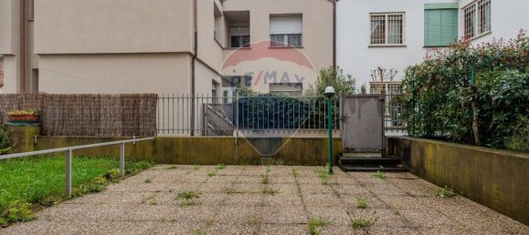 4 rooms House in Parma, Italy No. 171498 16