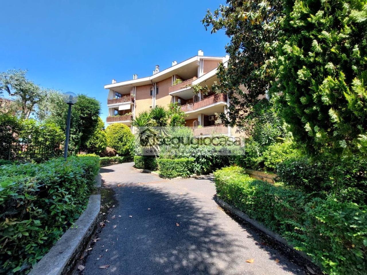 Apartamento de 3 habitaciónes en Rome, Italy No. 36026