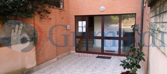 Квартира с 2 комнатами в Веллетри, Италия № 74033 4