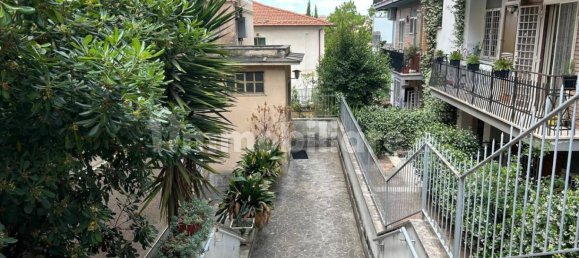 2 bedrooms Penthouse in Rome, Italy No. 173656 3