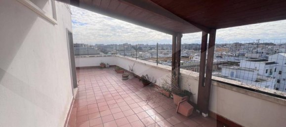 3-salle Penthouse à Bari, Italy No. 17544 16