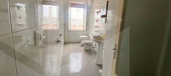 3-salle Penthouse à Bari, Italy No. 17544 9