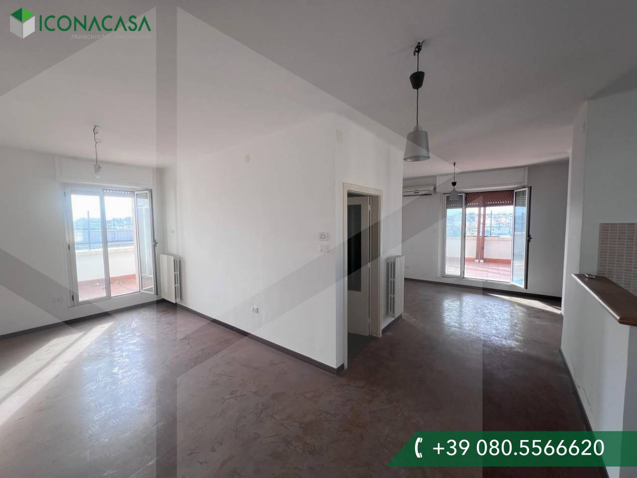 3-salle Penthouse à Bari, Italy No. 17544