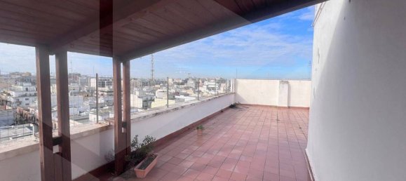 3-salle Penthouse à Bari, Italy No. 17544 15