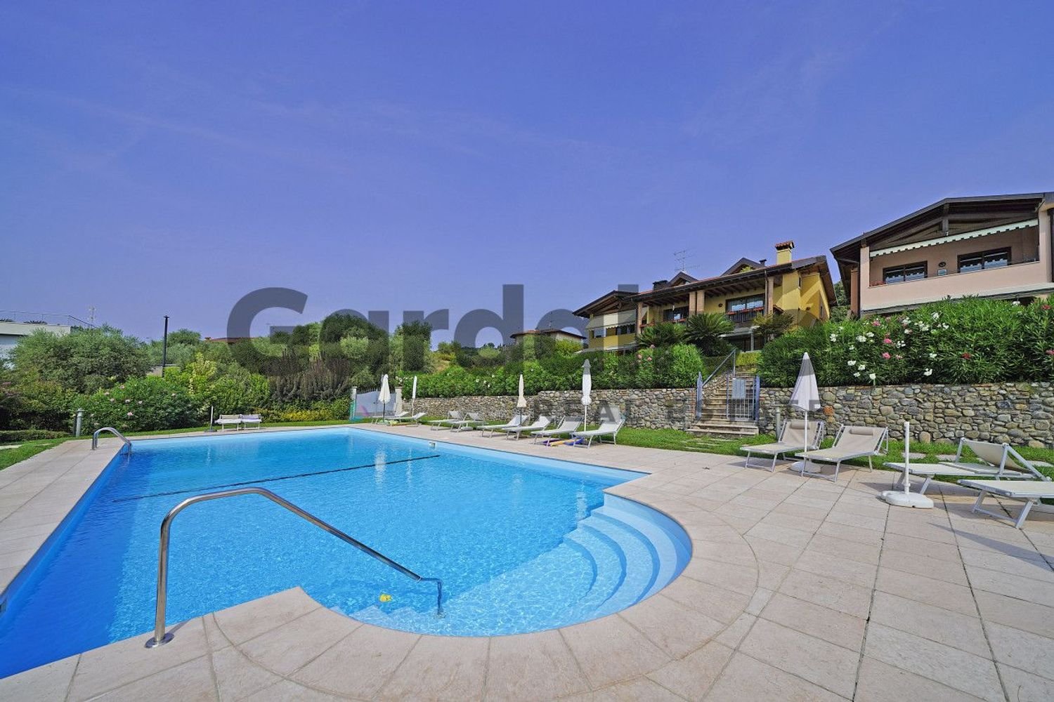 6 rooms Apartment in Padenghe sul Garda, Italy No. 153582