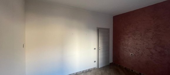 3 rooms Apartment in Voghera, Italy No. 281731 8