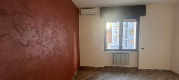 3 rooms Apartment in Voghera, Italy No. 281731 9