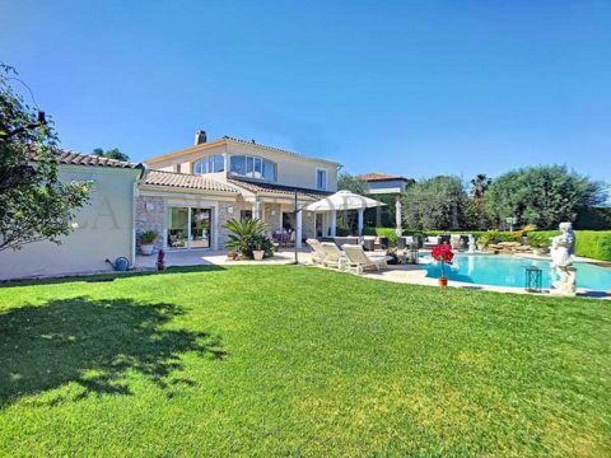 5 bedrooms House in Mougins, France No. 10454