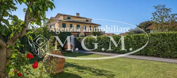 10 rooms Villa in Bientina, Italy No. 72631 2
