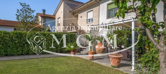 10 rooms Villa in Bientina, Italy No. 72631 3