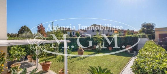 10 rooms Villa in Bientina, Italy No. 72631 4