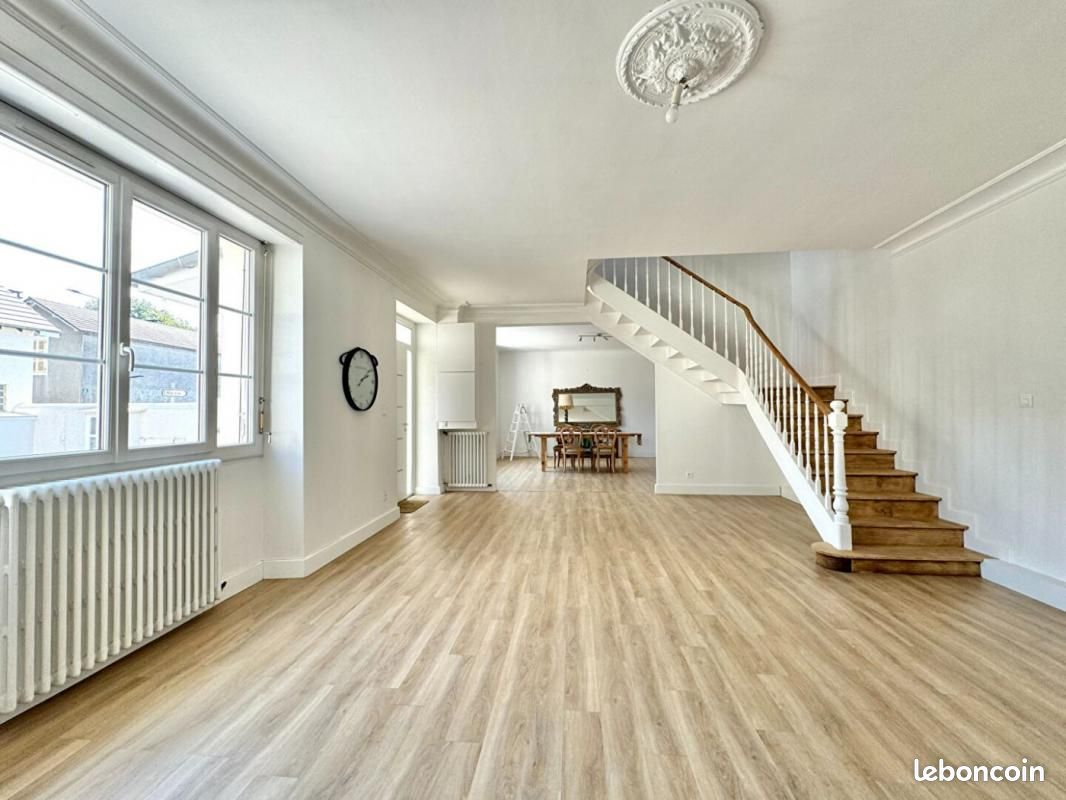 Casa de 4 dormitorios en Aressy, France No. 103342